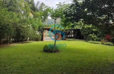Chácara em meio a natureza com riacho, piscina e terreno de 1.050m² à venda em tijucas/sc
