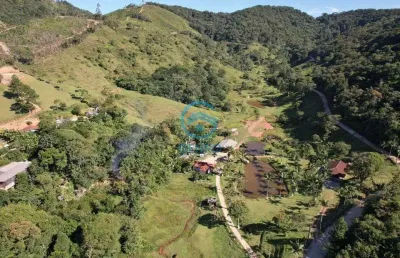 Sítio em meio a natureza com 02 casas, 02 lagoas e terreno de 420.000m² ( 42 hectares ) à venda em brusque/sc