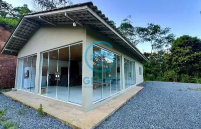 Chácara semimobiliada em meio a natureza com terreno de 3.000m² à venda em tijucas/sc