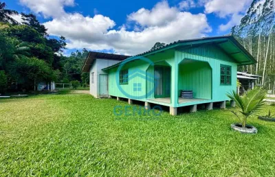 Chácara em meio a natureza com riacho e terreno de 1.500m² à venda em tijucas/sc