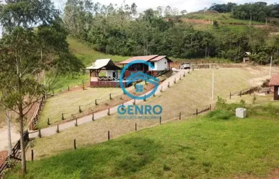 Chácara em meio a natureza com piscina e terreno de 3.300m² à venda em canelinha/sc