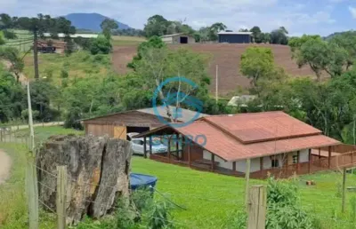 Chácara em meio a natureza com piscina, lagoa e terreno de 2.900m² à venda em alfredo wagner/sc