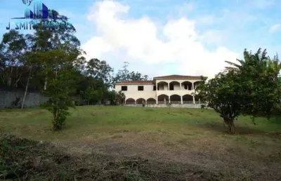 Área especial com 3.726m², com casa grande  inacabada - km 26