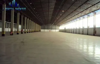 Galpão 10.000m², terreno 15.000m², 12 docas, piso em epoxi, na castelo.