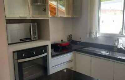 Sobrado 3 dorms (1 suite), pronto pra morar, quintal grande de verdade.