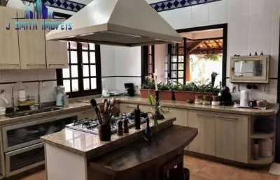 Casa clássica e maravilhosa! 3 suítes, linda vista e casa hóspedes!