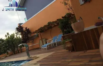 Casa estilosa construída em 2 lotes, em condomínio na granja viana.