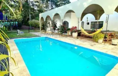 Casa em condomínio fechado com 4 quartos à venda na rua jambo, algarve, cotia, 1500 m2 por r$ 2.780.000