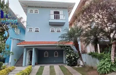 Casa 4 dorms, 2 suítes, quintal grande, 4 vagas. lazer no condomínio