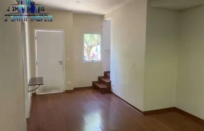 Casa linda em condomínio clube. 3 dorms. pronta para morar com armários.