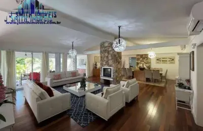 Casa térrea contemporânea, integrada, de bom gosto e impecável!