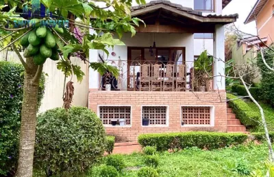 Casa 4 suítes, rústica, linda, em condomínio fechado com lazer completo!