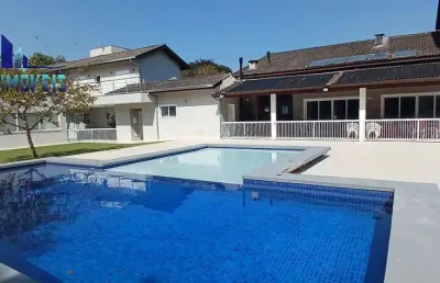 Magnífica casa com 10 dorms., contemporânea, at. 4.200m², piscina aquecida