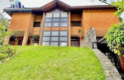 Casa espetacular, 5 suítes.  venda de  'porteira fechada', completa !!