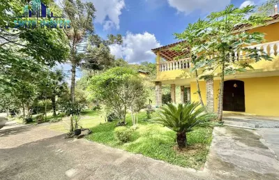 Chácara no jdm. colibri - rústica, 3 dorms, quintal e muito jardim!