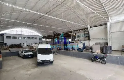 Galpão industrial. ac. 1.600m² de construção. 2 docas