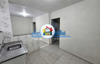 Casa com 2 quartos para alugar na Rua Mário Ângelo Capochi, Jardim São Carlos (Zona Sul), São Paulo