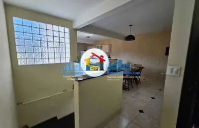 Sobrado com 3 dormitórios, sacada, área gourmet e 3 vagas cobertas em americanópolis