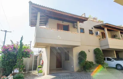 Casa em condomínio de 105m² - 2 dormitórios e 1 vaga no bairro guarujá