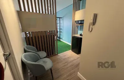 Sala comercial à venda na Avenida Luiz Manoel Gonzaga, 351, Três Figueiras, Porto Alegre