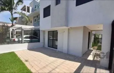 Casa em porto alegre, no bairro hípica, com 3 dormitório(s), e 3 banheiros, à venda.
