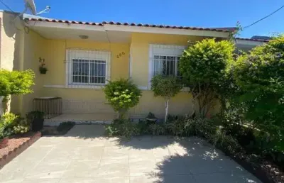 Casa com 3 quartos à venda na Rua Ruth Totta, 505, Hípica, Porto Alegre