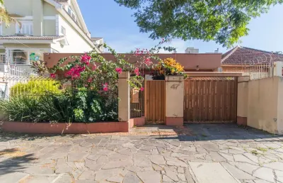 Casa com 5 dormitórios, suíte, piscina e churrasqueira – tristeza