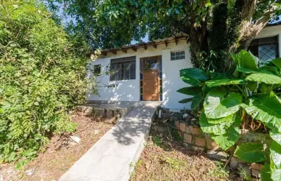 Studio com pátio e pomar – casa individual no bairro santa tereza, a 10 min do centro de poa!