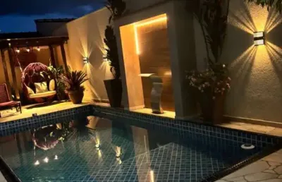 Linda casa com fino acabamento, móveis planejados, piscina e área gourmet