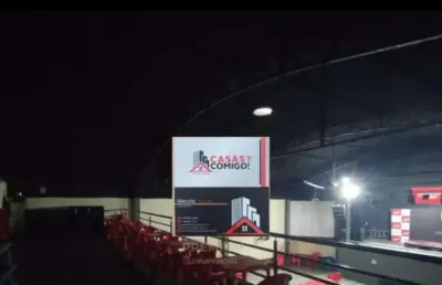 Oportunidade única de locação de um galpão comercial incrível!   localizado em uma região estratégica e de grande visibilidade, este galpão é perfeito