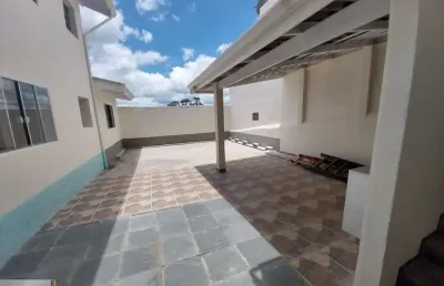 Casa principal com 2 quartos sala ,cozinha ,banheiro ,garagem fechada, lavanderia ,casa fundos ,sobrado com 2 quartos ,sala ,cozinha ,wc e quintaluint