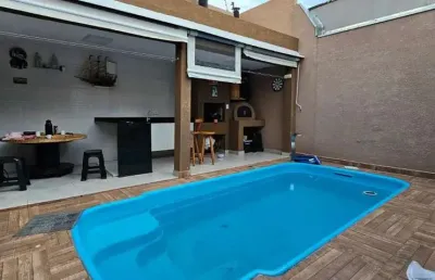 Venha conhecer esta incrível casa térrea em uma rua tranquila e segura em bairro planejado e com total infraestrutura!