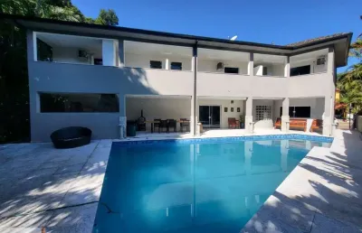 Luxuosa casa em condomínio à venda em bertioga-sp, guaratuba: 4 quartos, 4 suítes, 3 salas, 4 vagas e 450m²!