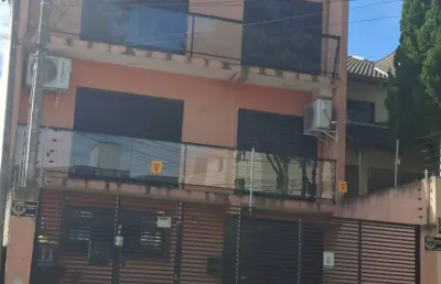 Prédio comercial com residência nos fundos – espaço amplo e versátil!