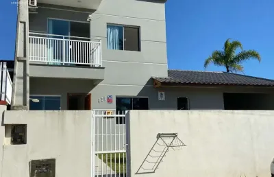 Linda casa individual com amplo terreno de 300m² em itajuba, barra velha-sc