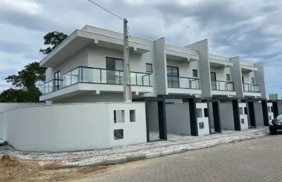 Sobrado alto padrão com 2 suítes em ótima localização em balneário piçarras-sc