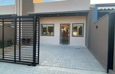 Casa com 2 dormitórios sendo 1 suíte em ótima localização em itajuba, barra velha-sc