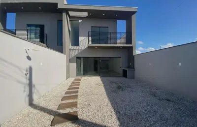 Sobrado alto padrão com 2 suítes mais 1 demi-suíte no térreo em balneário piçarras-sc
