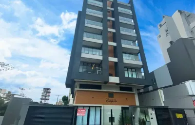 Apartamento com 1 suíte + 2 demi-suítes a 200 m do mar no centro de balneário piçarras-sc