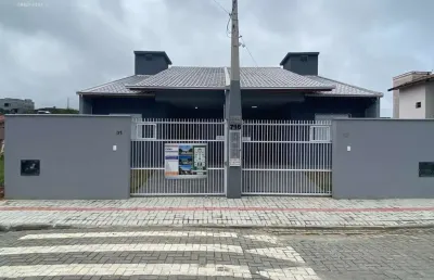 Casa térrea com 3 dormitórios sendo 1 suíte no itacolomi em balneário piçarras-sc