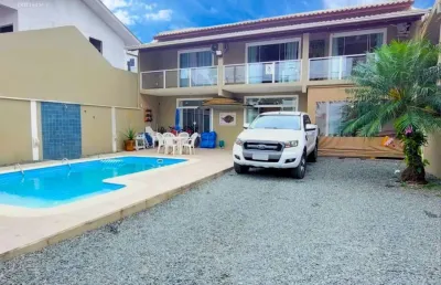 Casa alto padrão com 240m², 3 dormitórios sendo 1 suíte em balneário piçarras-sc