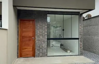 Casa térrea com 3 dormitórios sendo 1 suíte no bairro floresta em joinville-sc