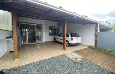 Casa com 2 dormitórios sendo 1 suíte em ótima localização em balneário piçarras-sc