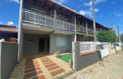 Sobrado mobiliado com 3 dormitórios sendo 1 suíte em itajuba, barra velha-sc