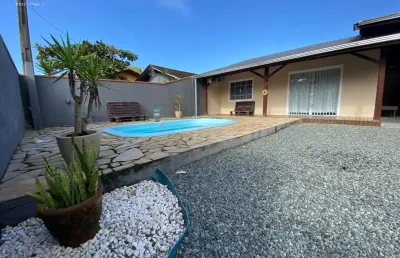 Casa com piscina, 150m²  em terreno com 260m² no itacolomi em balneário piçarras-sc