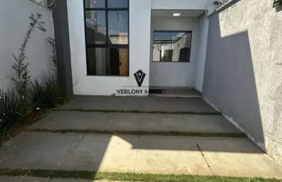 Linda casa 3/4 com suíte,  varanda gourmet com churrasqueira.