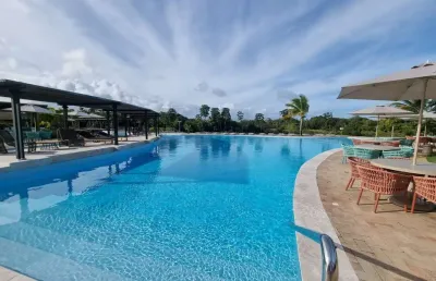 Lote com 700,00m², situado em um dos planos mais elevados do condomínio !
