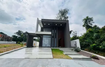 Casa alto padrão com piscina e cascata + área goumert no alphaville manaus 4, são 4 suítes. financia!