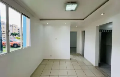 Apê no no térreo- condomínio antúrio com armários planejados. próx. ao delphina aziz, feiras, upa e lojas.