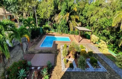 Casa em condomínio fechado com 3 quartos à venda na rua pintado, 67, portão, lauro de freitas, 517 m2 por r$ 1.950.000